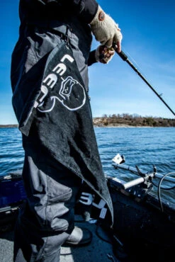 Leech Towel Black 5 Leech Towel Black -Sportfischen LEECH3004 3